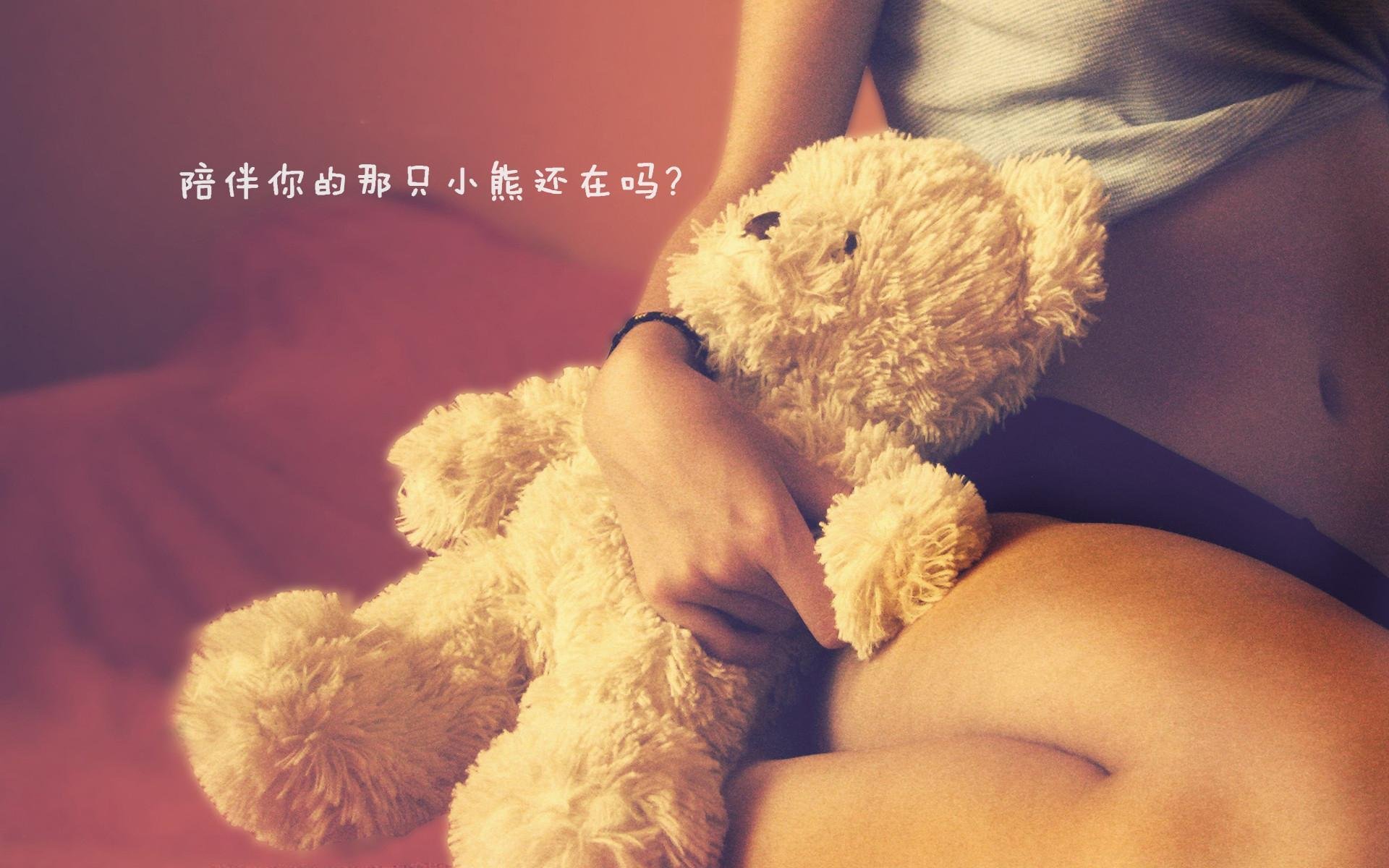 直播弹幕互动功能引发观众热情参与，直播弹幕是实时的吗