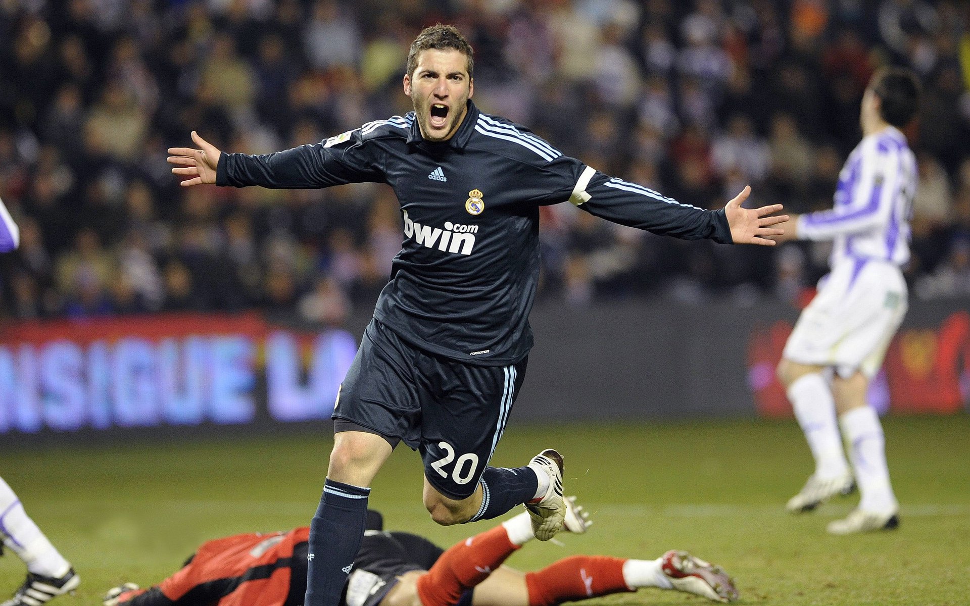 卢卡·乌兰多决赛节奏稳健,卢兰比赛视频