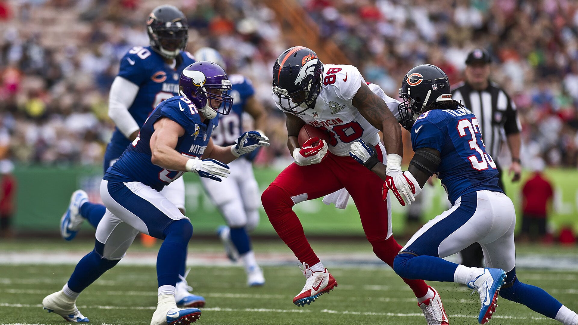 防守阵型紧密，组织控制稳健，进行防守